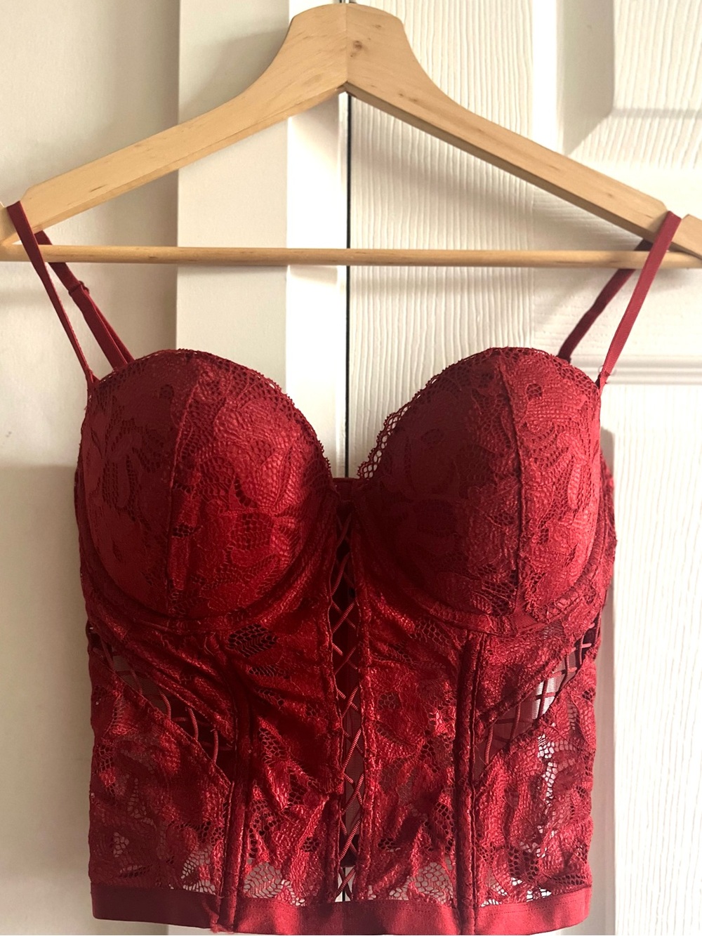 La Senza Lace Push-up  Vintage Style Corset Top in "Jester Red" Size M